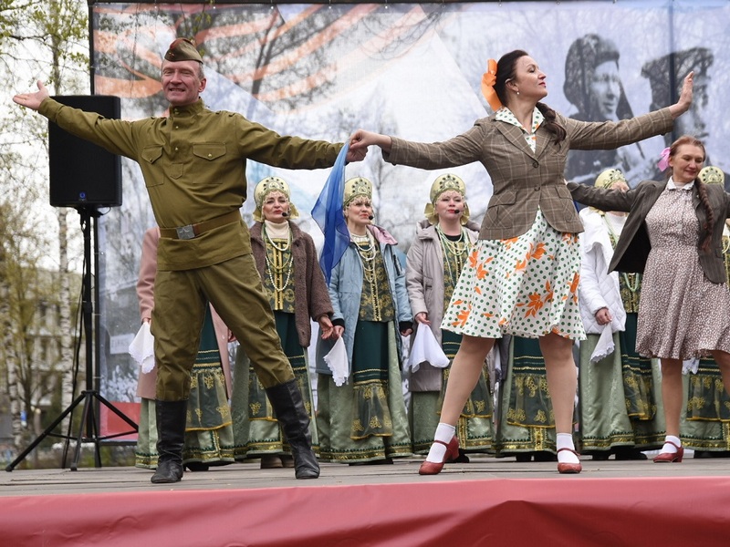 Многочасовой концертный марафон в честь Дня Победы проходит в Вологде.