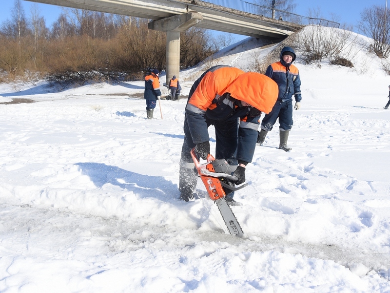 В середине марта в Вологде начнутся ледорезные работы и чернение льда.