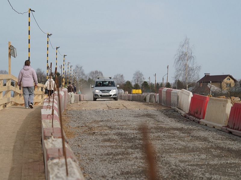 В Вологде организовали временный проезд по строящемуся Кувшиновскому мосту.