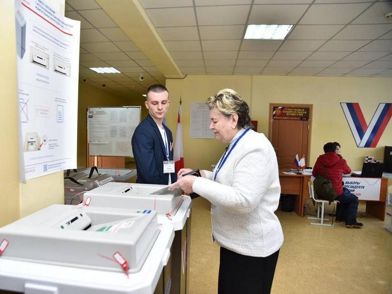 В Вологде открылись 142 участка для голосования на выборах Президента России.