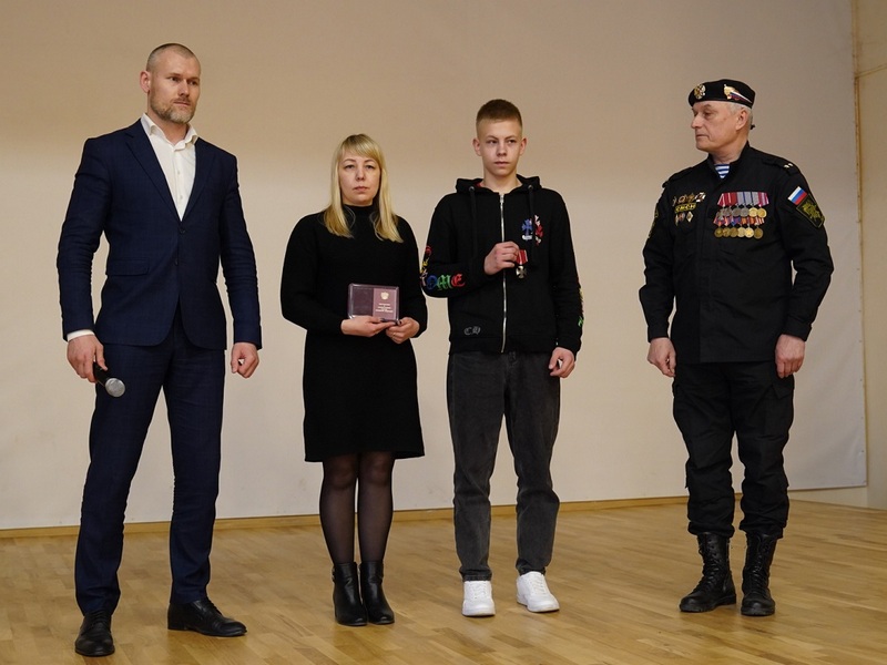 В Вологде передали награду семье погибшего участника Специальной военной операции.
