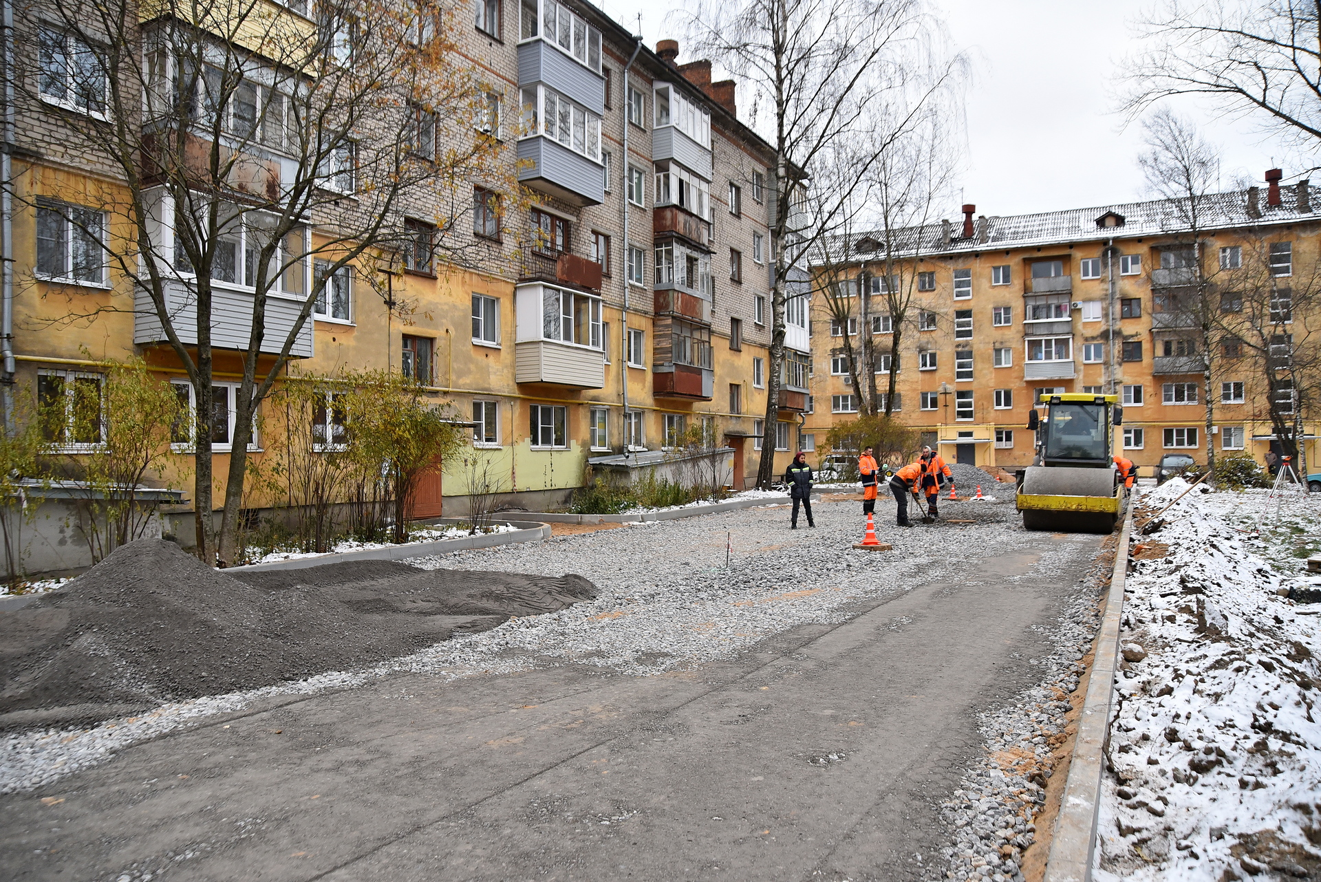 Ремонт дополнительных дворов идет в Вологде по федеральной программе «Формирование комфортной городской среды».