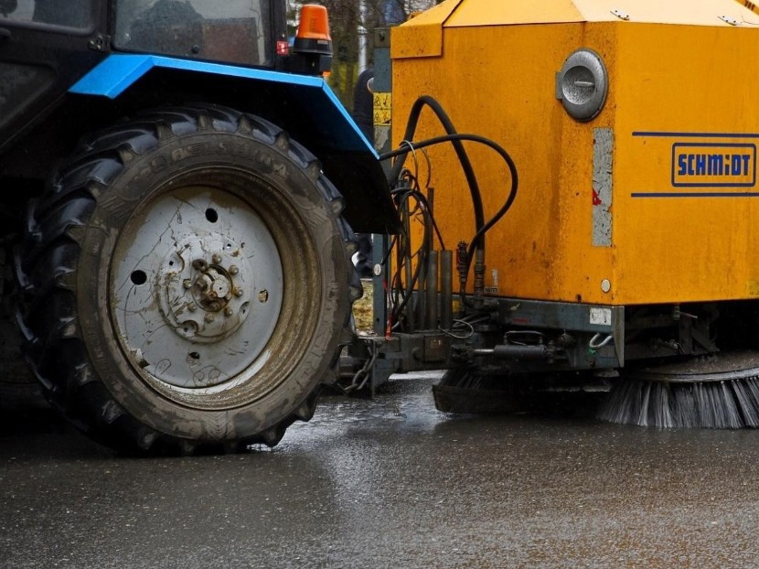 В Вологде объявлены конкурсные процедуры на закупку техники для уборки и содержания дорог города.