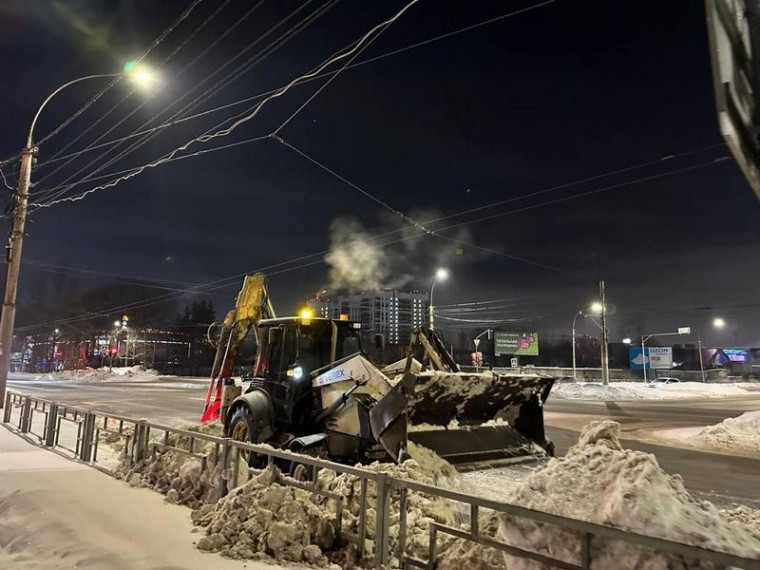 В Вологде ведется системная работа по очистке городских улиц от снега.