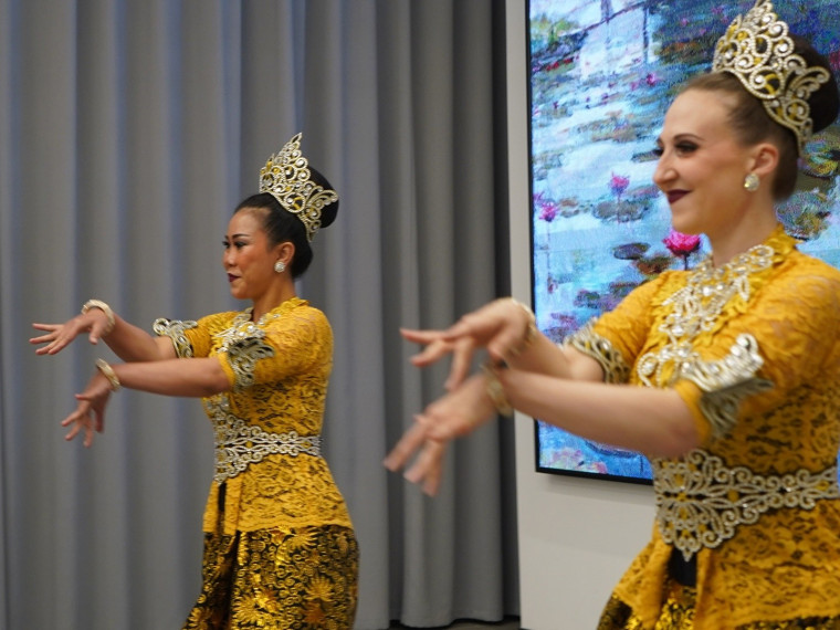 Передвижную выставку, посвященную отношениям России и Индонезии, привезли в Вологду.