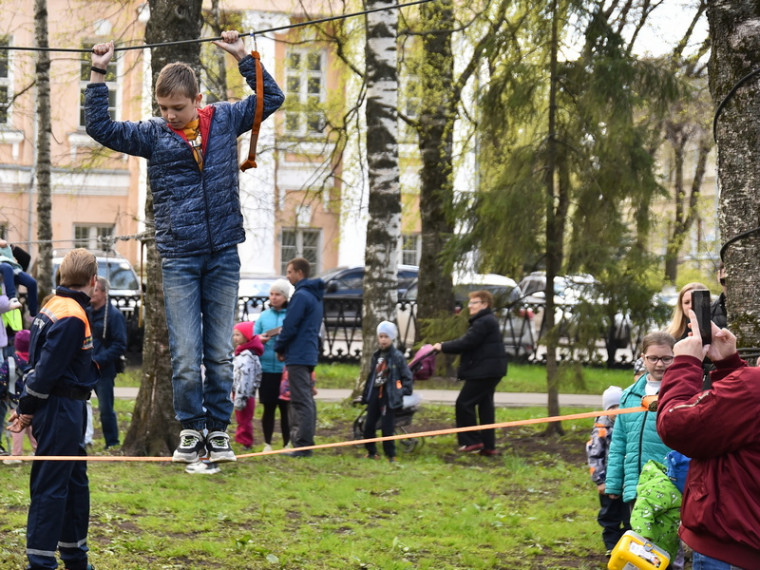 Фестиваль «Была весна, была Победа» прошел в Кировском сквере в Вологде.